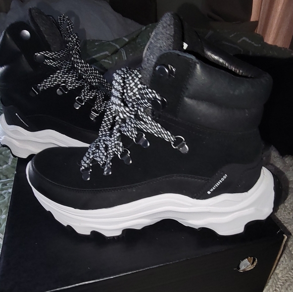 Womens Sorel boot sneaker - Picture 1 of 6